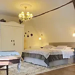 Aux Temps D'avant Bed & Breakfast 3*